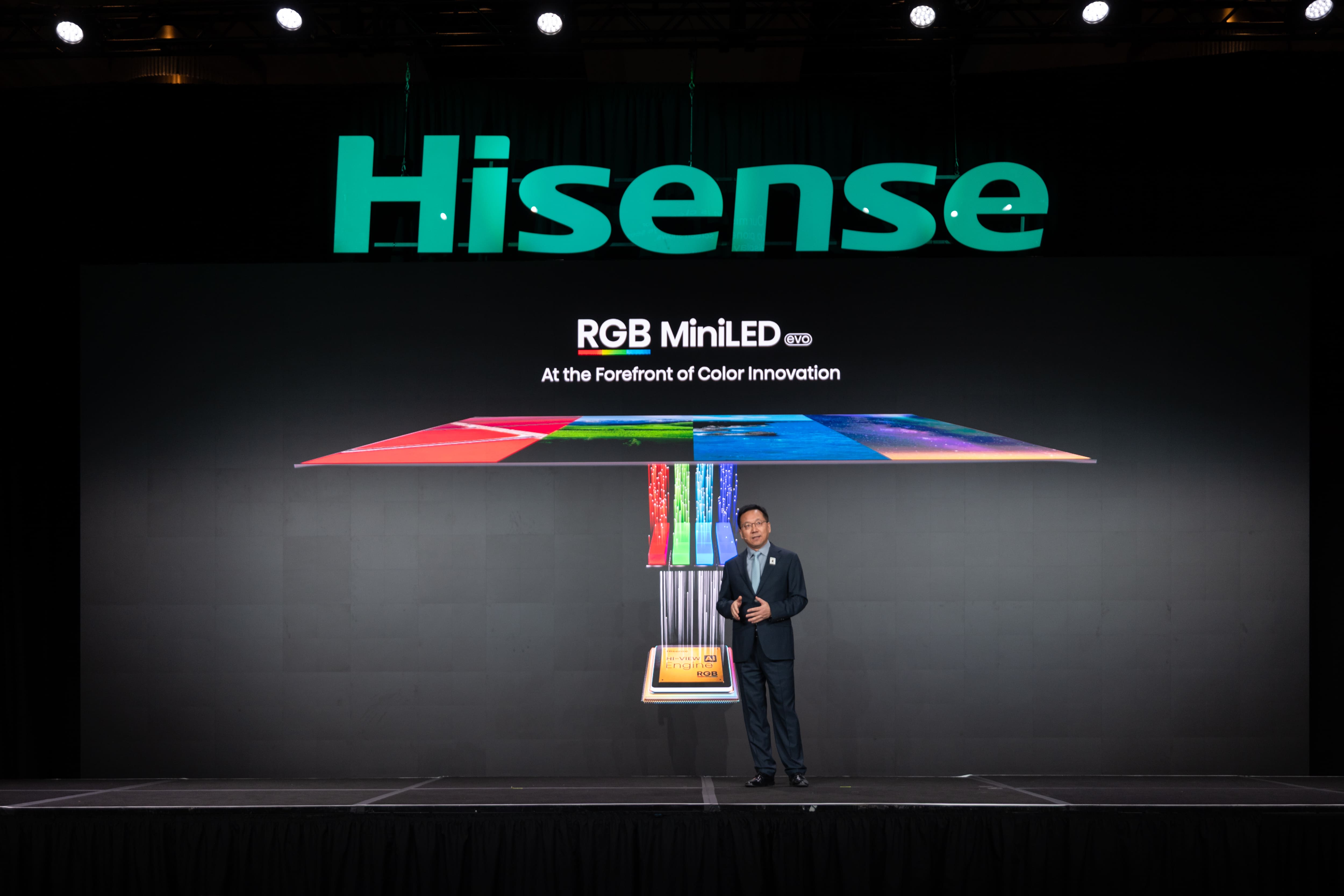 Hisense presenta 116UXS y XR10, impulsando el RGB MiniLED hacia una nueva era en el CES 2026