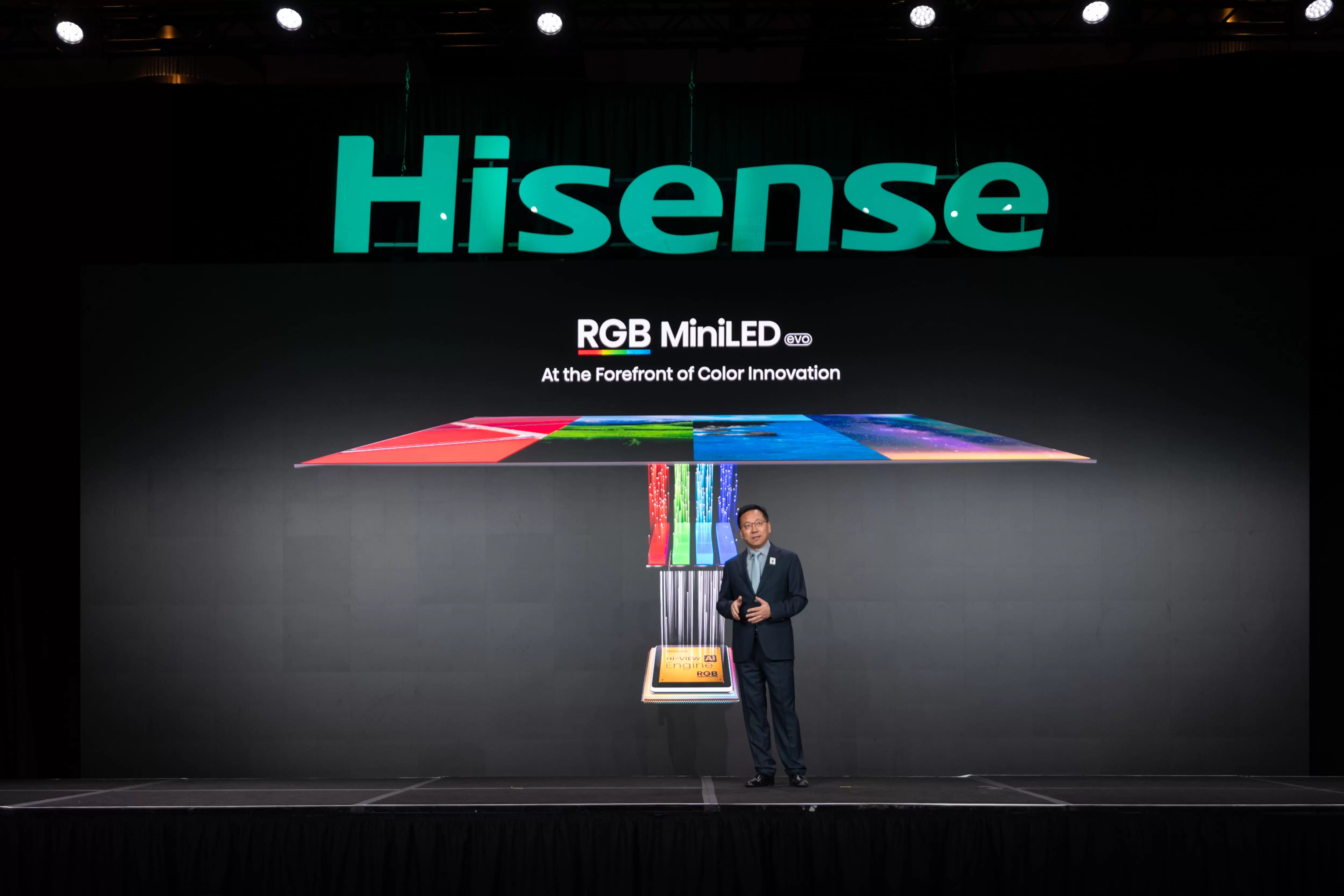 Hisense presenta 116UXS y XR10, impulsando el RGB MiniLED hacia una nueva era en el CES 2026